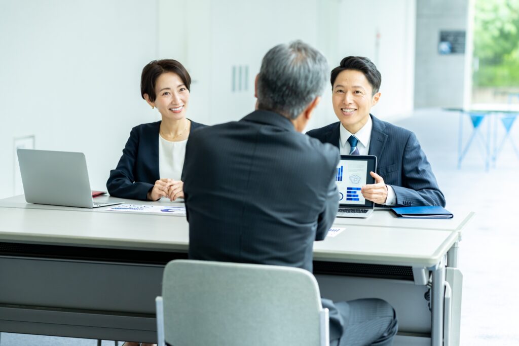 33492949_m 株式会社オートルリーブ | 営業部長職候補募集中!